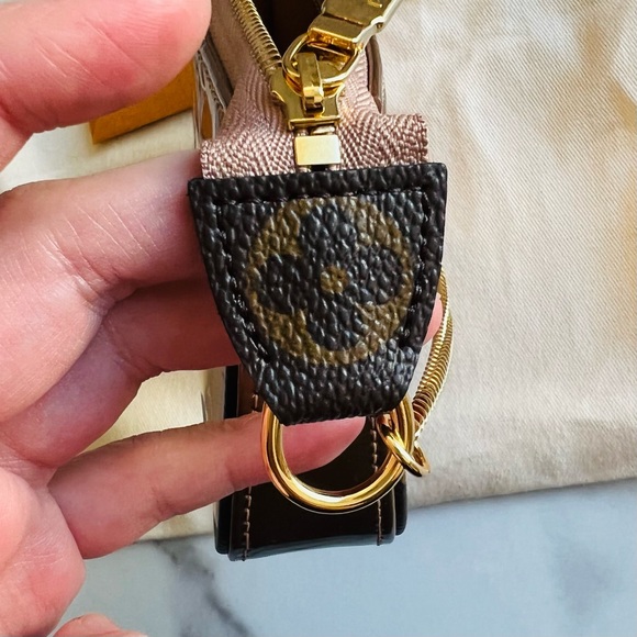 (Sold) NEW - Louis Vuitton Mini Pochette Accessoires, Rose Gold - Picture 5 of 11